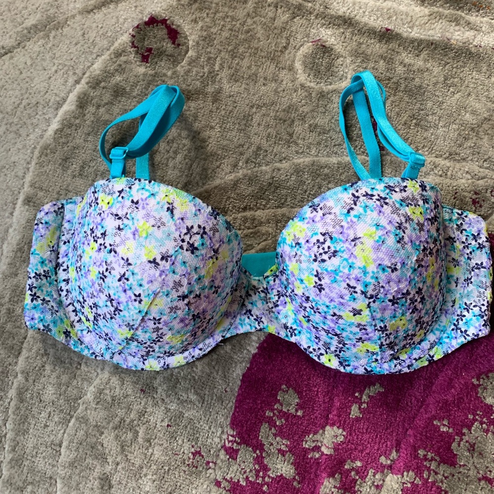 Victoria’s Secret multi-way bra. Removable straps